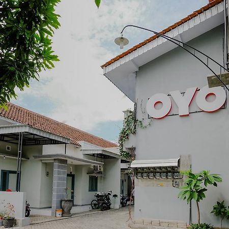 Oyo 1976 Omah Kost Family Syariah Hotel Tulungagung Exterior photo